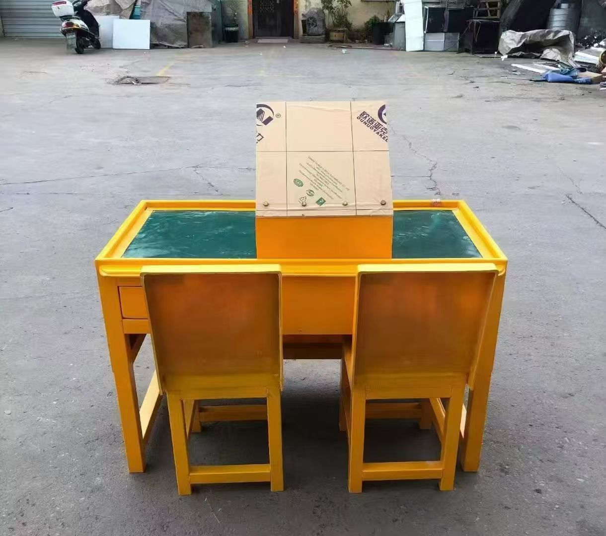 章贡防静电导通桌井下煤矿火工品发放桌：危险品流转的安全守护者